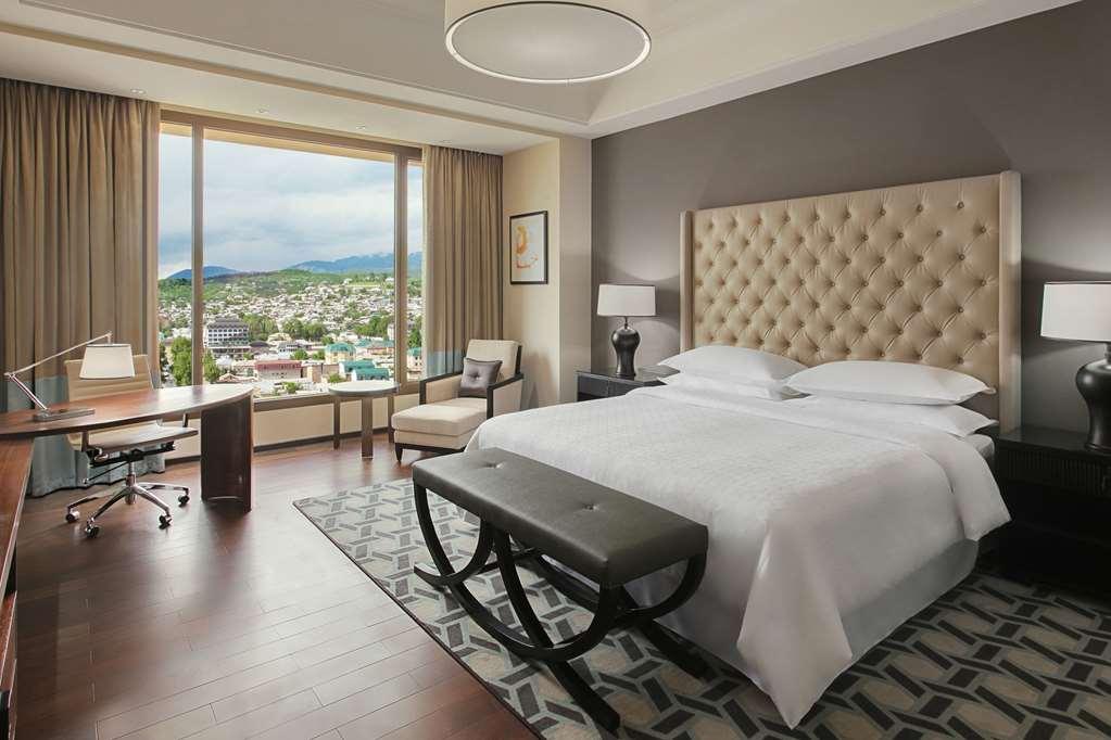 Hilton Dushanbe Habitación foto